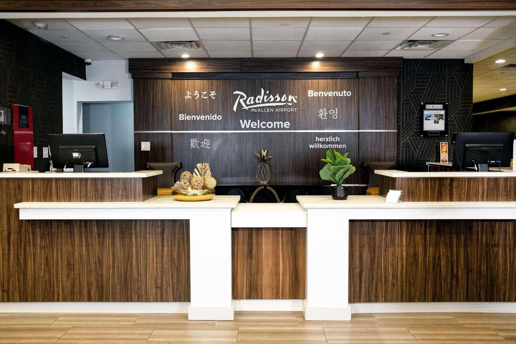 Radisson Hotel Mcallen Airport Exterior photo